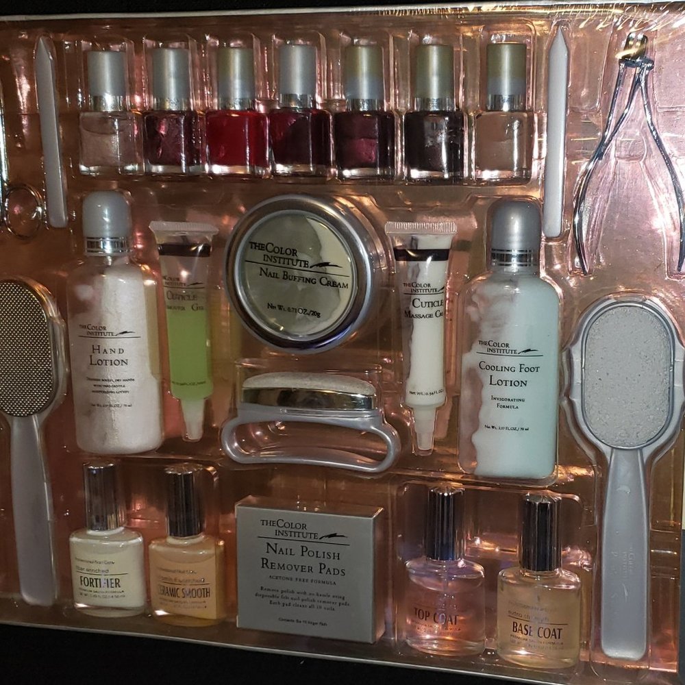 MARKWINS "THE COLOR INSTITUTE MANICURE ENSEMBLE" SET